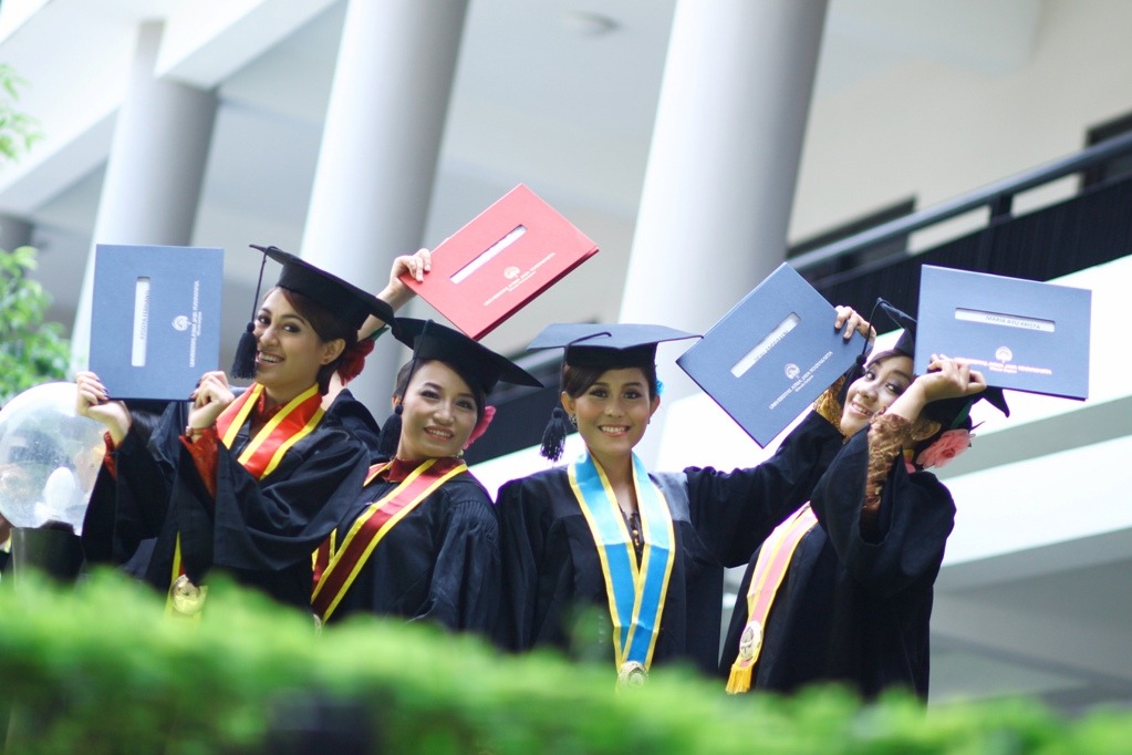 بورسیه تحصیلی دارماسیسوا دولت اندونزی برای سال 2021-2020